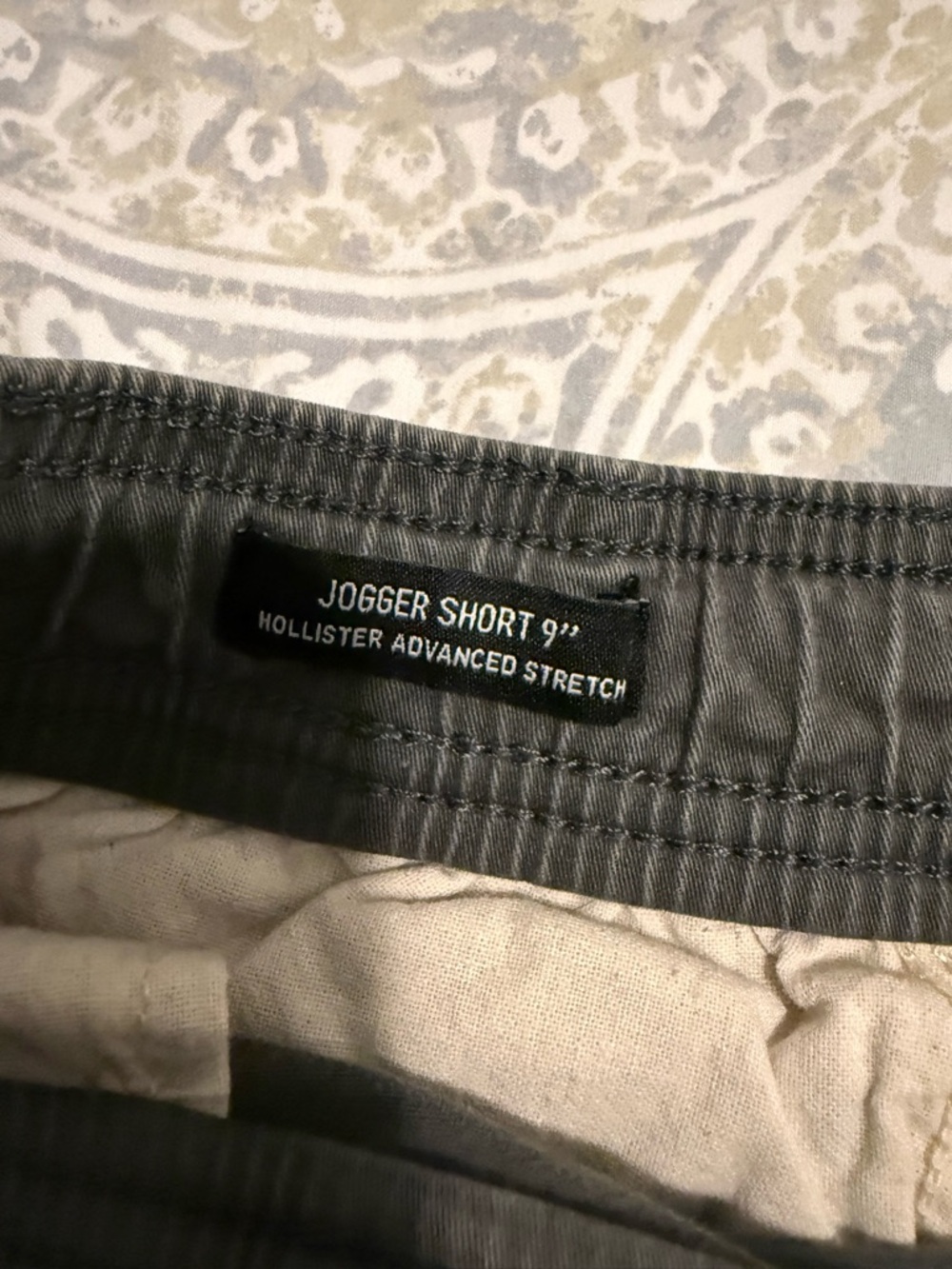 Hollister Men’s 9” Inseam Drawstring Shorts Size Small Grey Jogger Chino Casual - Picture 3 of 4